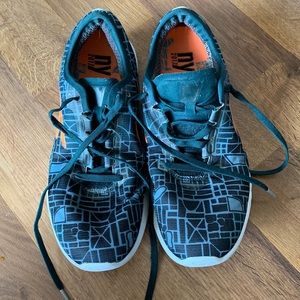 Sketchers woman’s tennis shoes size 8.5